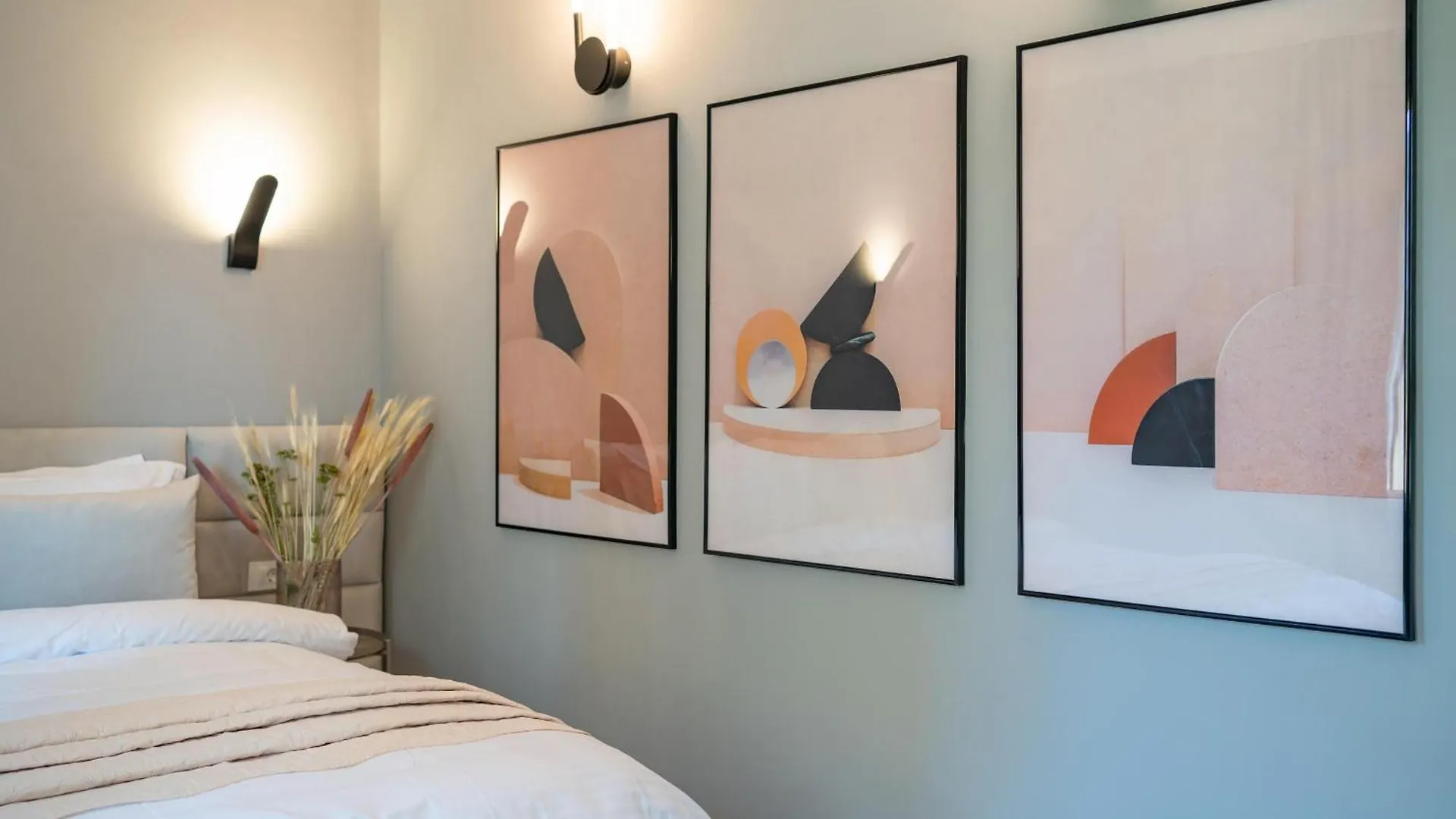 Stylish Comfort - 2Br Apartment In Vibrant East Bucharest Romania