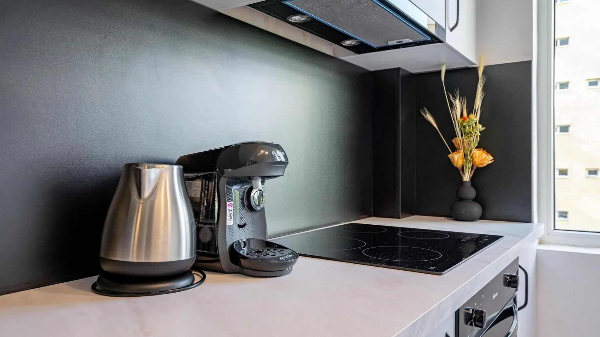 Stylish Comfort - 2Br Apartment In Vibrant East Bucharest