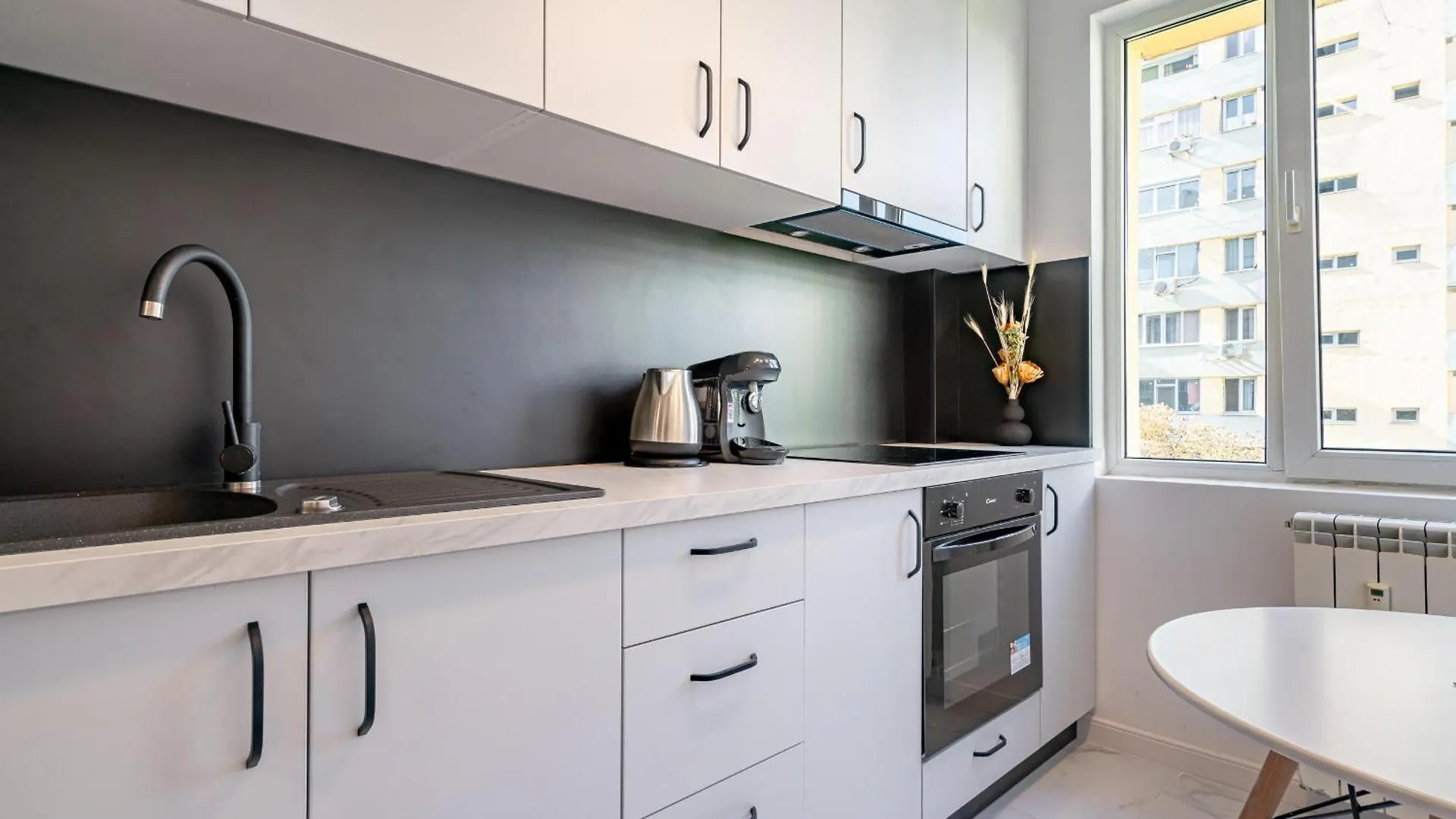 Stylish Comfort - 2Br Apartment In Vibrant East Bucharest 0*,