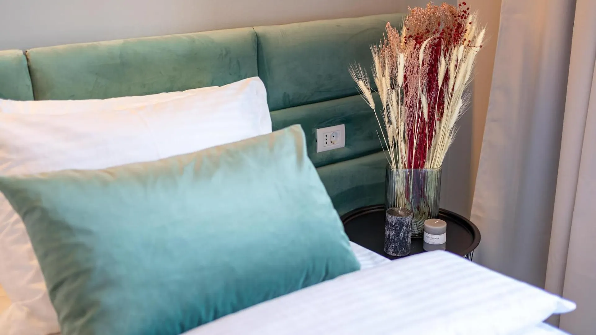 Stylish Comfort - 2Br Apartment In Vibrant East Bucharest Romania
