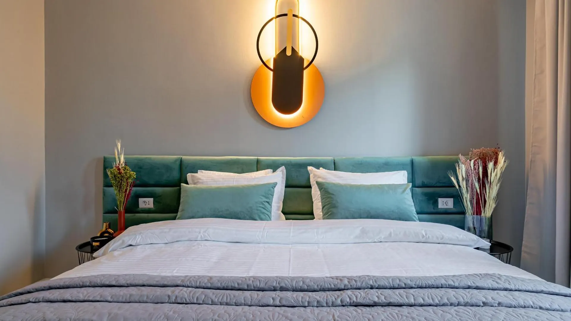 Stylish Comfort - 2Br Apartment In Vibrant East Bucharest Romania