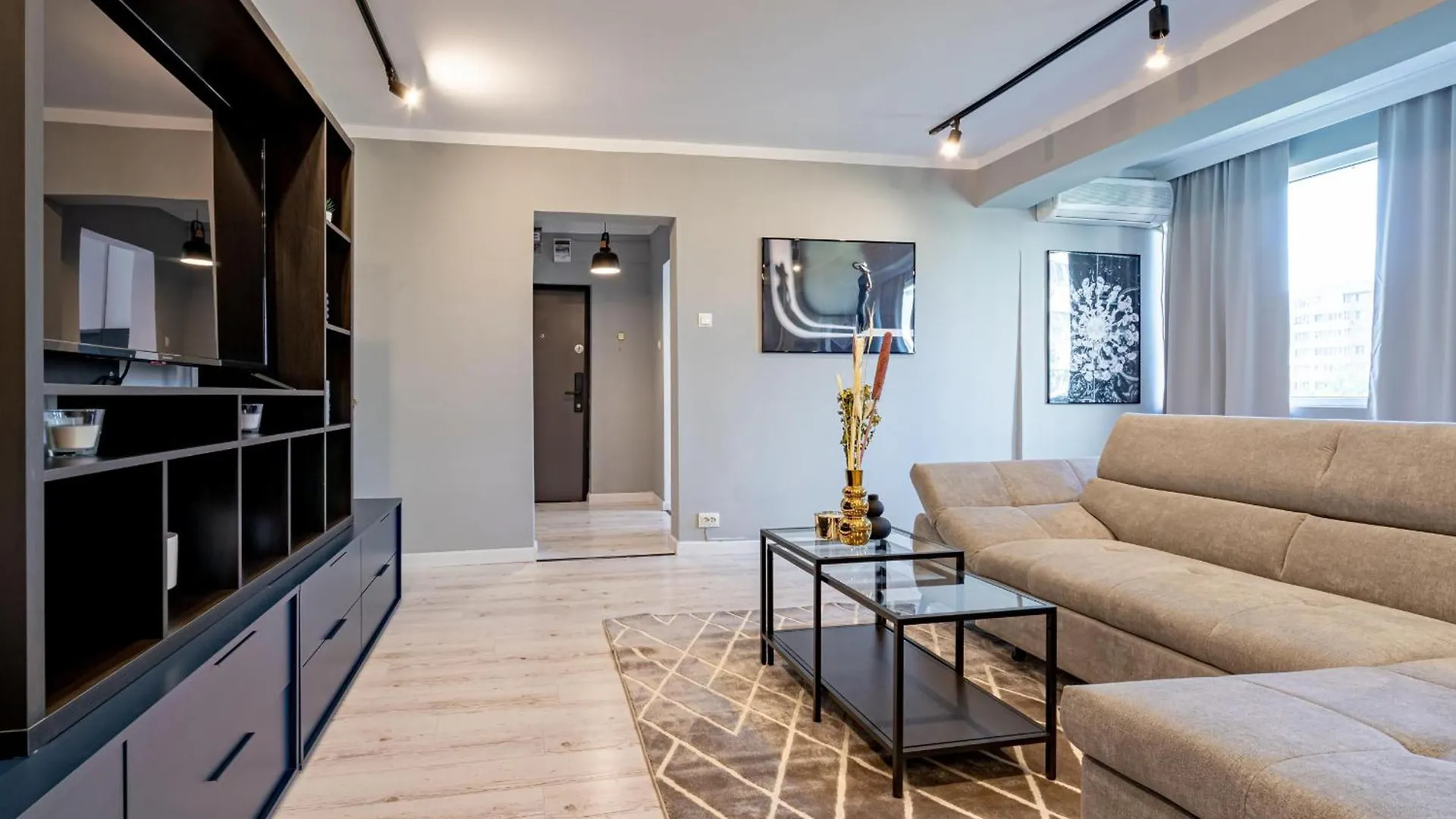 Stylish Comfort - 2Br Apartment In Vibrant East Bucharest 0*,  Romania