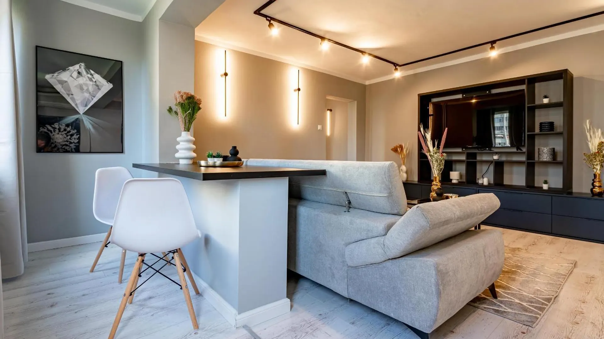 Stylish Comfort - 2Br Apartment In Vibrant East Bucharest Romania