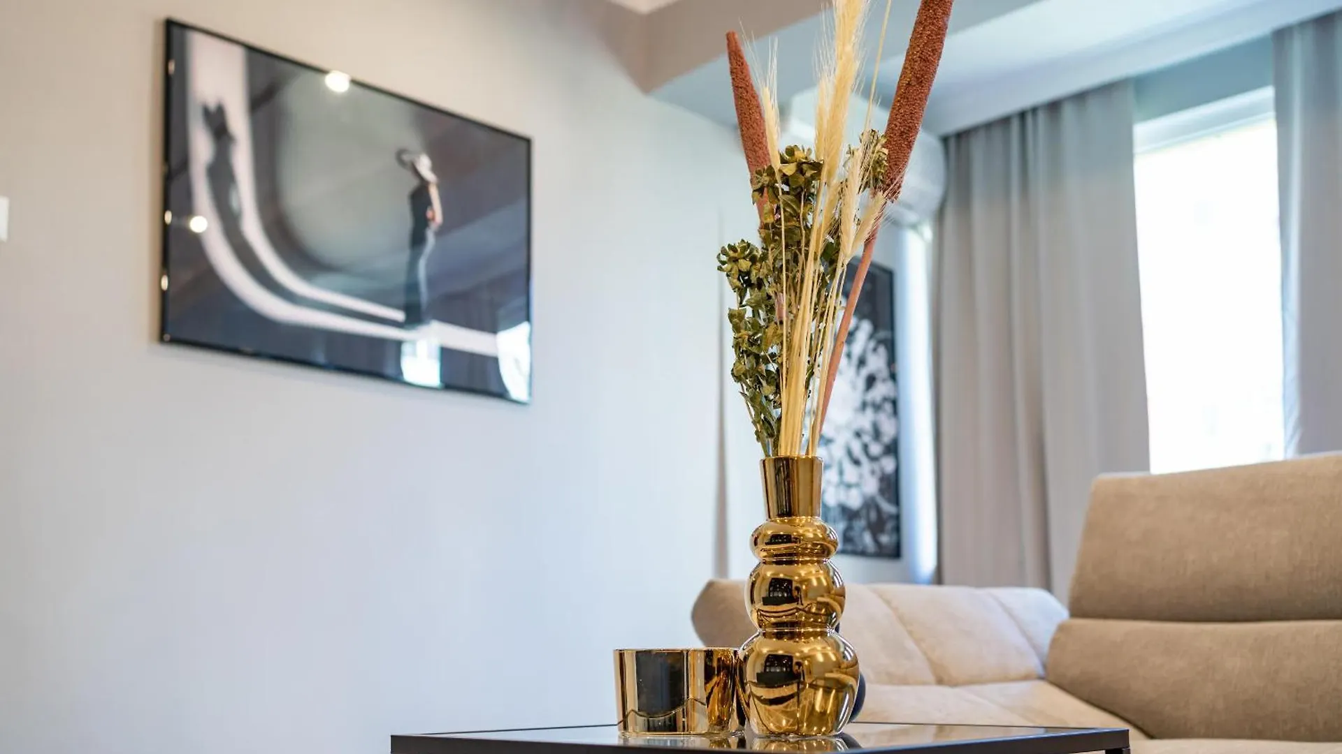 Stylish Comfort - 2Br Apartment In Vibrant East Bucharest Romania